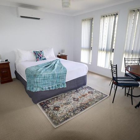 Blk Stays Guest House Deluxe Units Morayfield Экстерьер фото