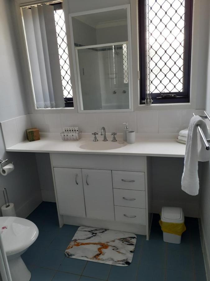 Blk Stays Guest House Deluxe Units Morayfield Экстерьер фото