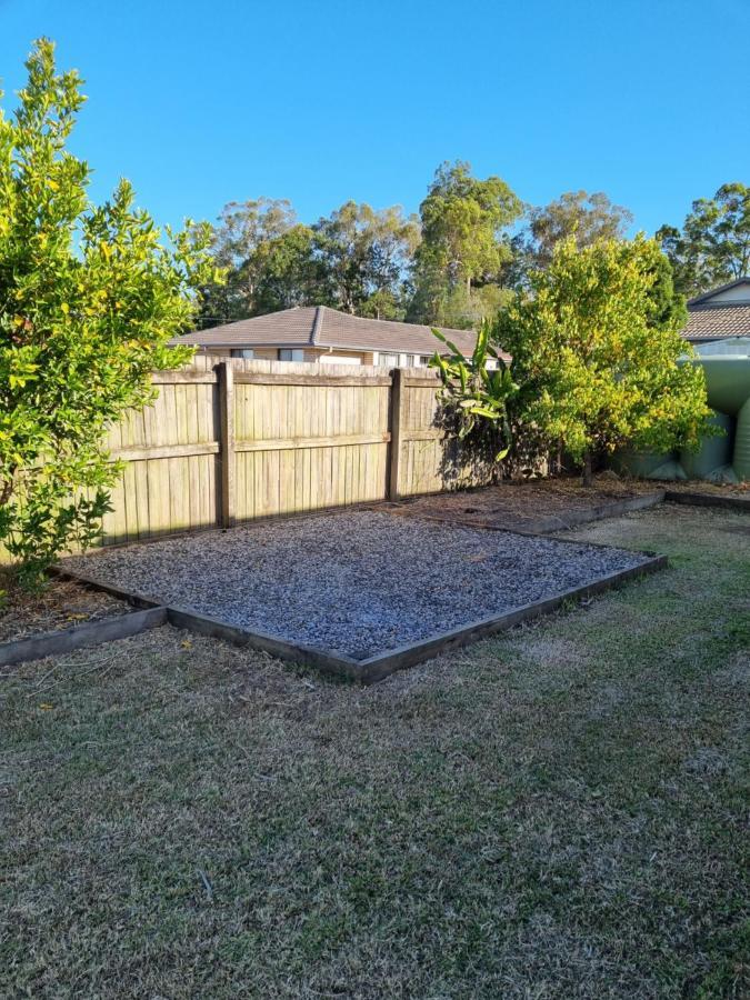 Blk Stays Guest House Deluxe Units Morayfield Экстерьер фото