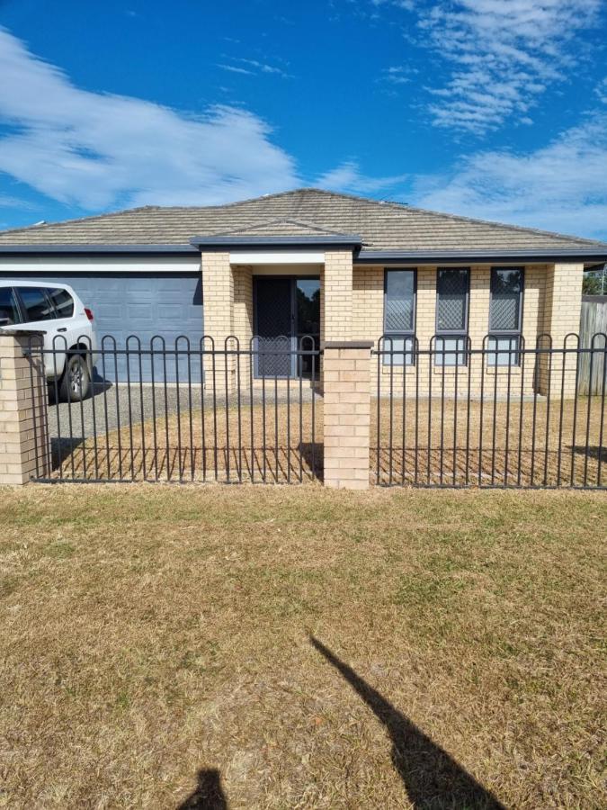Blk Stays Guest House Deluxe Units Morayfield Экстерьер фото