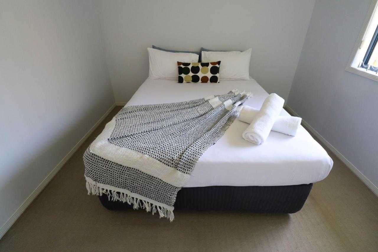 Blk Stays Guest House Deluxe Units Morayfield Экстерьер фото